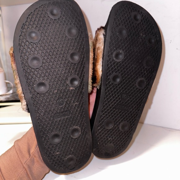 Urban outfitters slides - Picture 3 of 3